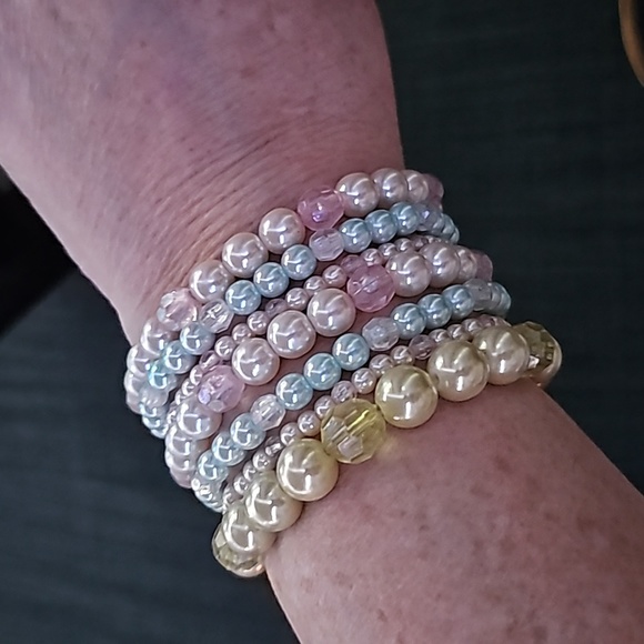 7 Strand Stretch Individual Bracelet with Metal Bar🎀 - Picture 3 of 4